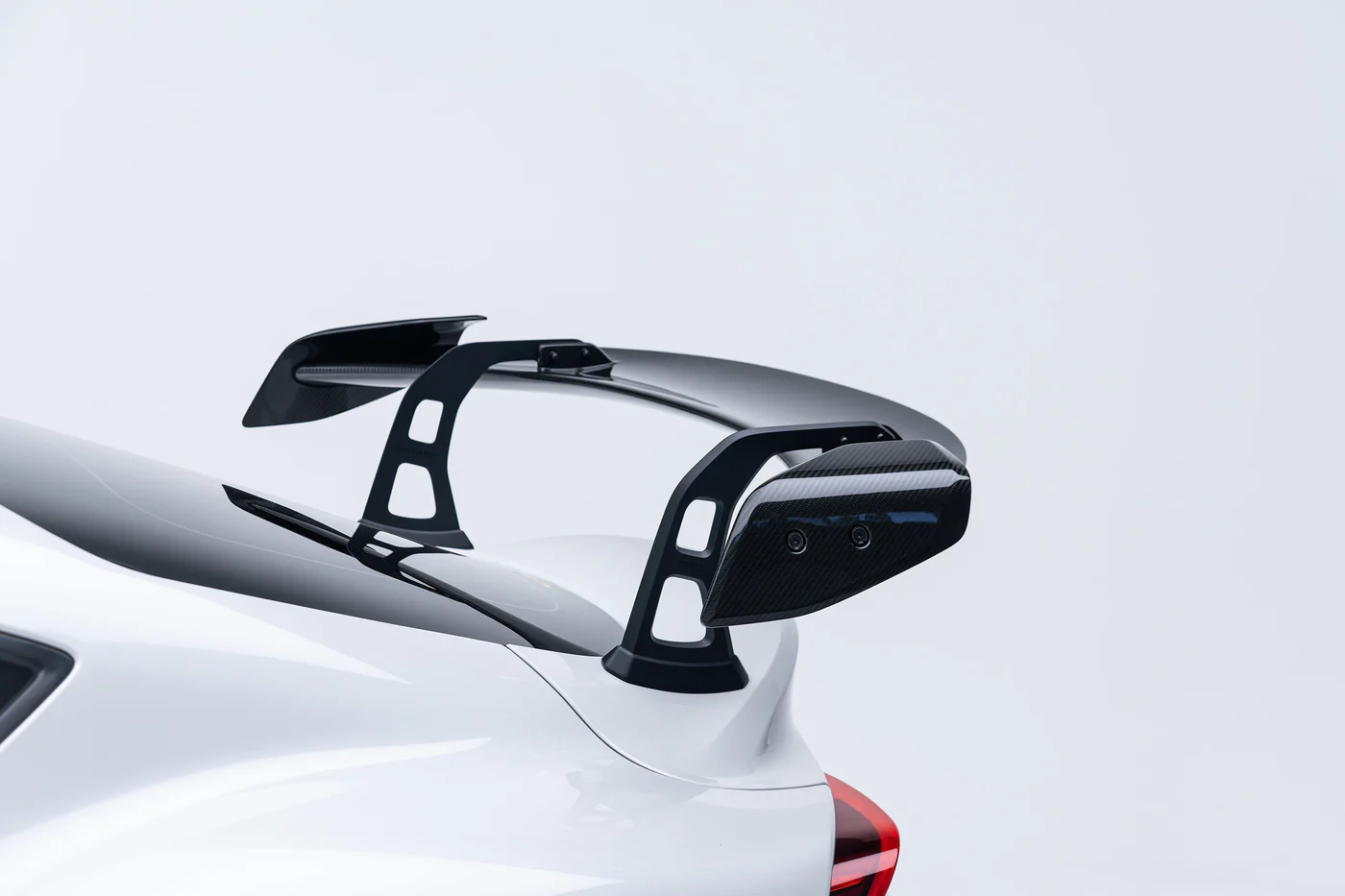 AT-R1 Wing Flat Endplates